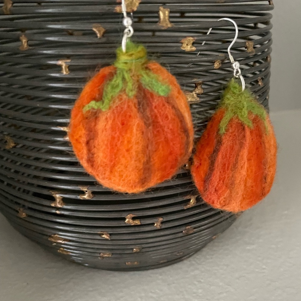 Hand crafted needle felted artisan pumpkin earrings unique one of a kind autumn - Picture 6 of 13